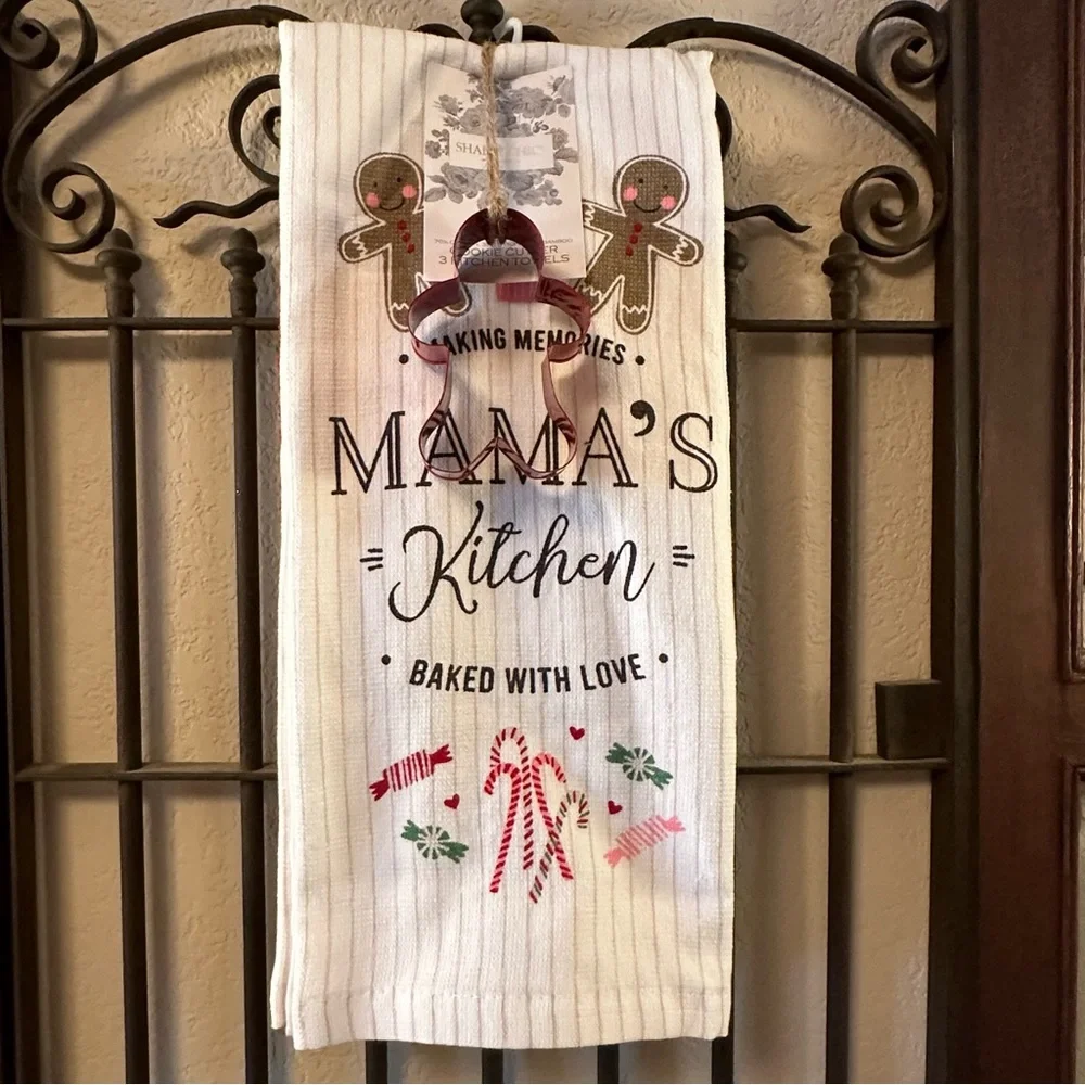 NWT- Shabby Chic Cookie Cutter & 3 “Mama’s Kitchen” Hand Towel Set